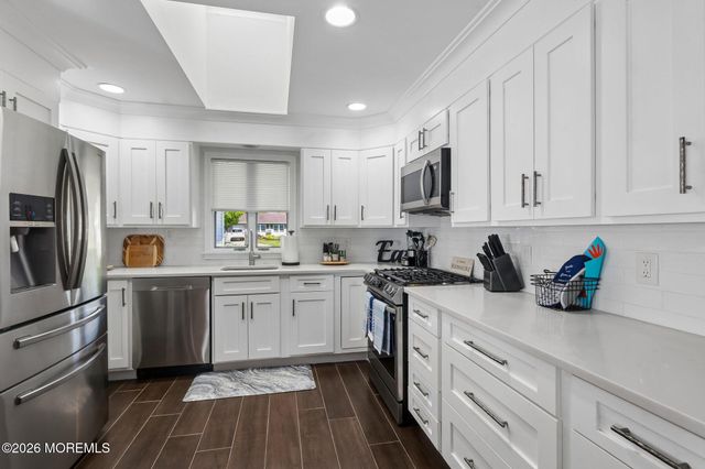 210 Deerfield Lane, Aberdeen, NJ 07747