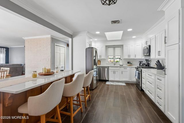 210 Deerfield Lane, Aberdeen, NJ 07747