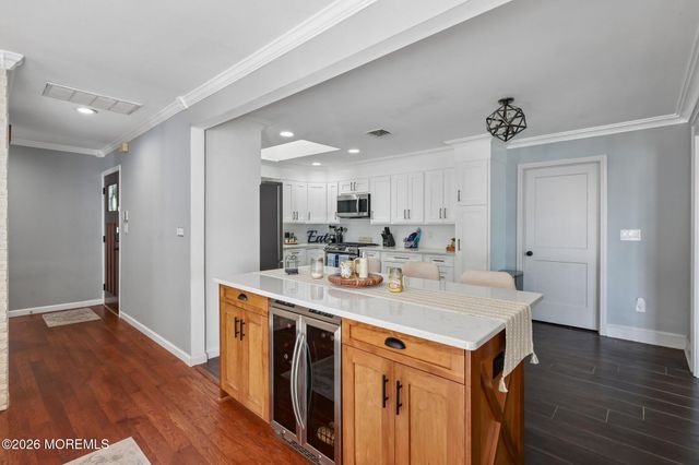 210 Deerfield Lane, Aberdeen, NJ 07747
