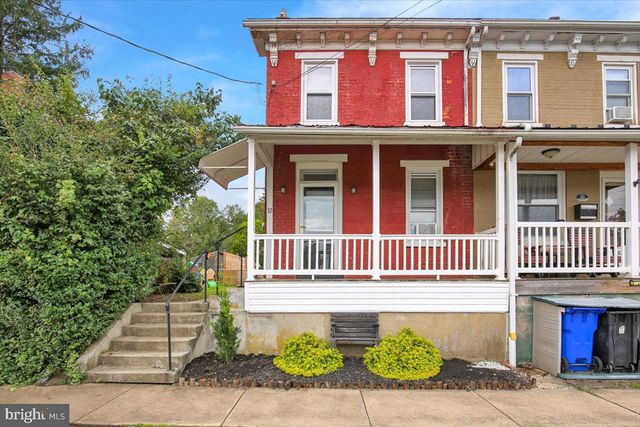 32 S ELM ST, Robesonia, PA 19551