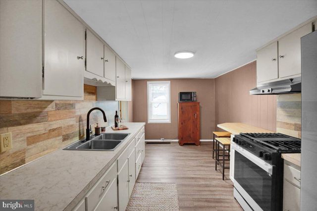 32 S ELM ST, Robesonia, PA 19551