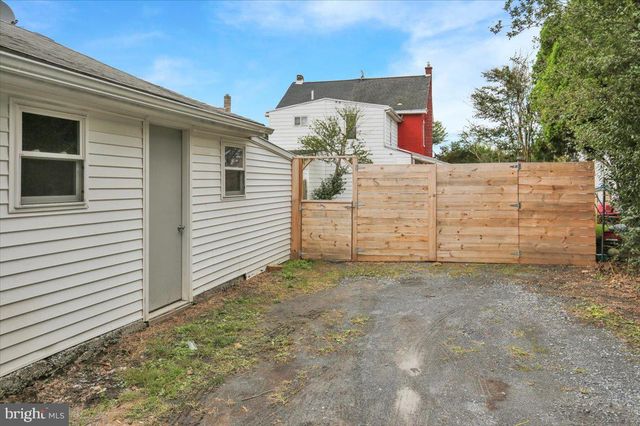 32 S ELM ST, Robesonia, PA 19551