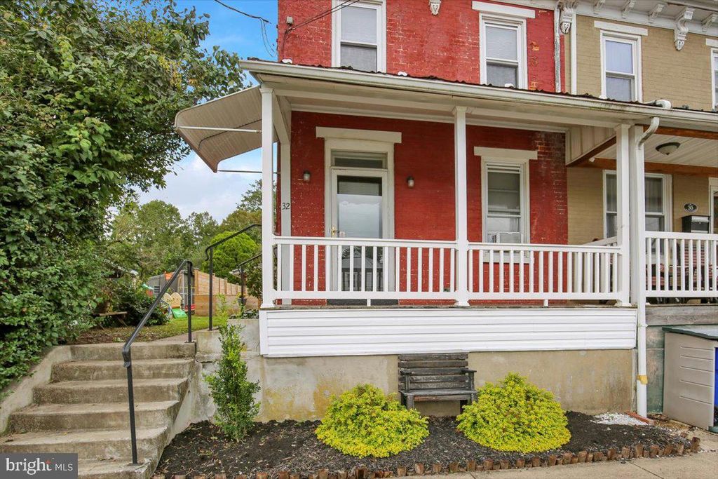 32 S ELM ST, Robesonia, PA 19551
