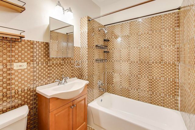 4002 N Hermitage Avenue 1, Chicago, IL 60613