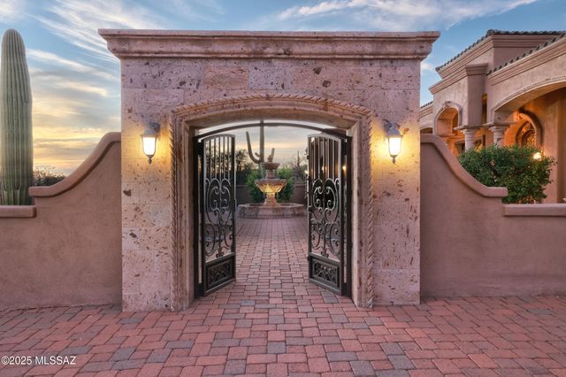 4987 N Creosote Canyon Drive, Tucson, AZ 85749