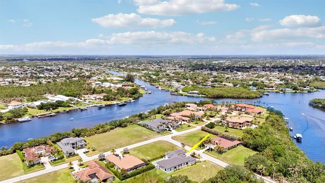 179 SE Via Terra Bella, Port St. Lucie, FL 34952