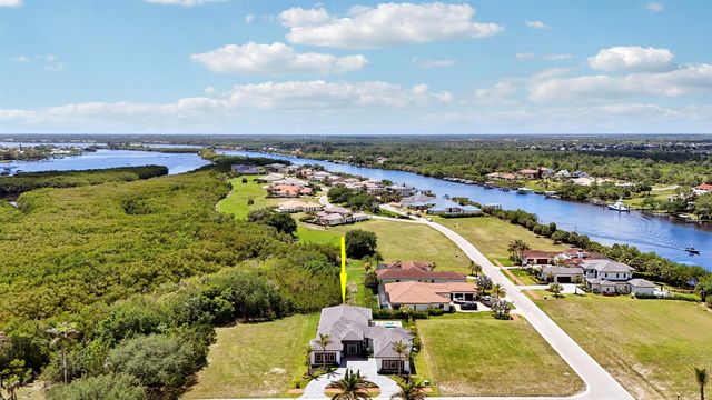 179 SE Via Terra Bella, Port St. Lucie, FL 34952