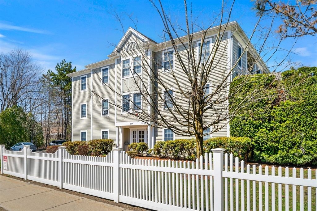 234 Water St 205, Wakefield, MA 01880