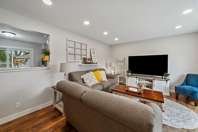 8726 Ivywood Avenue S, Cottage Grove, MN 55016