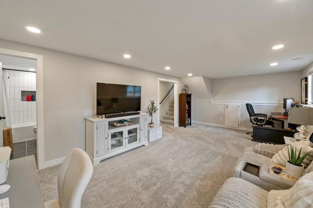 8726 Ivywood Avenue S, Cottage Grove, MN 55016