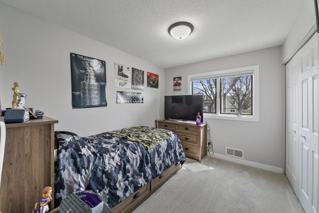 8726 Ivywood Avenue S, Cottage Grove, MN 55016