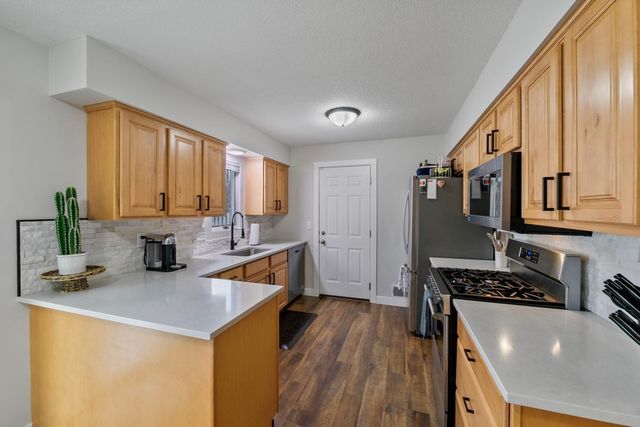 8726 Ivywood Avenue S, Cottage Grove, MN 55016