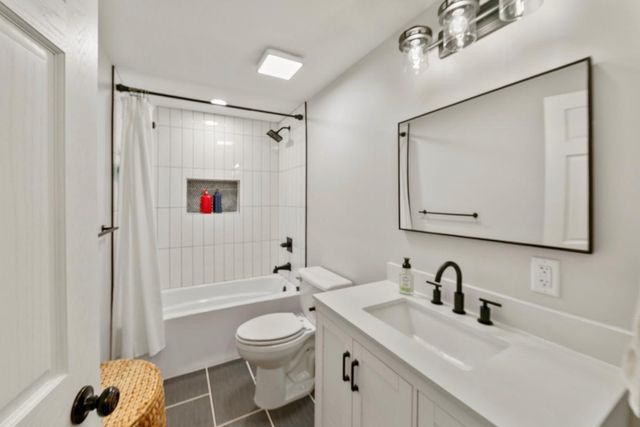 8726 Ivywood Avenue S, Cottage Grove, MN 55016