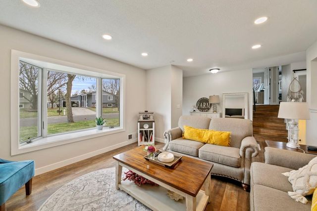 8726 Ivywood Avenue S, Cottage Grove, MN 55016