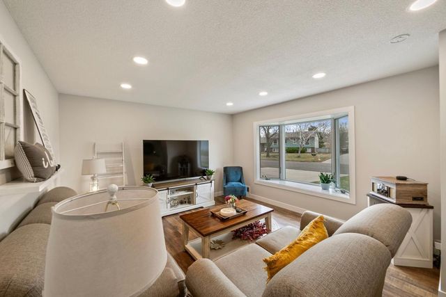 8726 Ivywood Avenue S, Cottage Grove, MN 55016