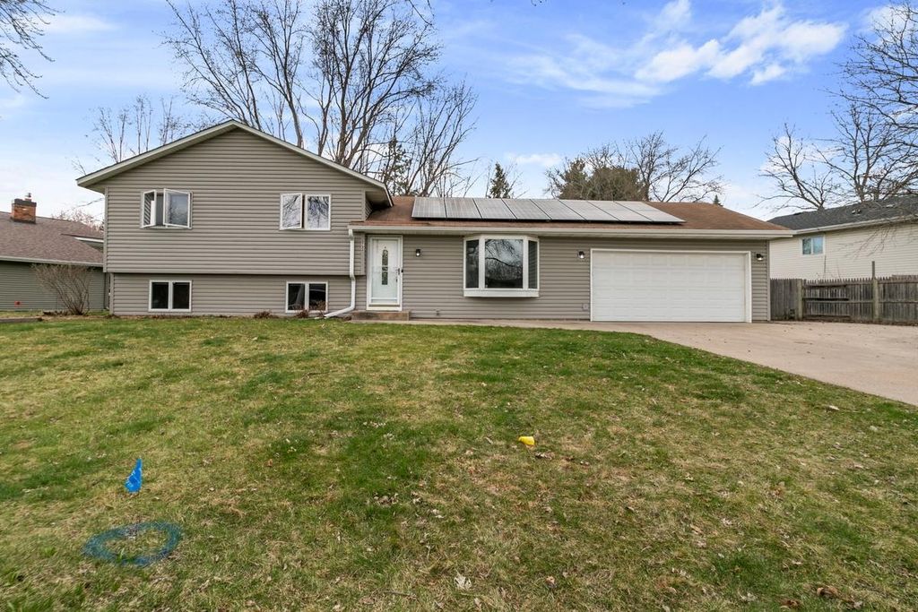 8726 Ivywood Avenue S, Cottage Grove, MN 55016