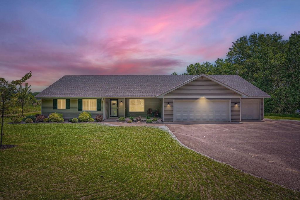 31531 London Drive NE, Cambridge, MN 55008