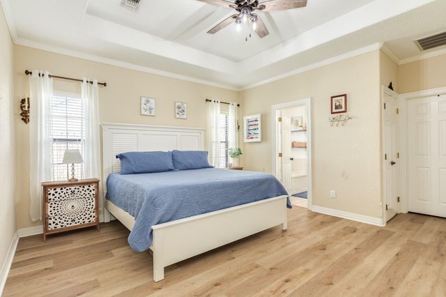 429 N Amherst Drive, West Columbia, TX 77486