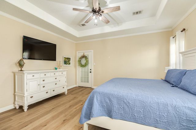 429 N Amherst Drive, West Columbia, TX 77486