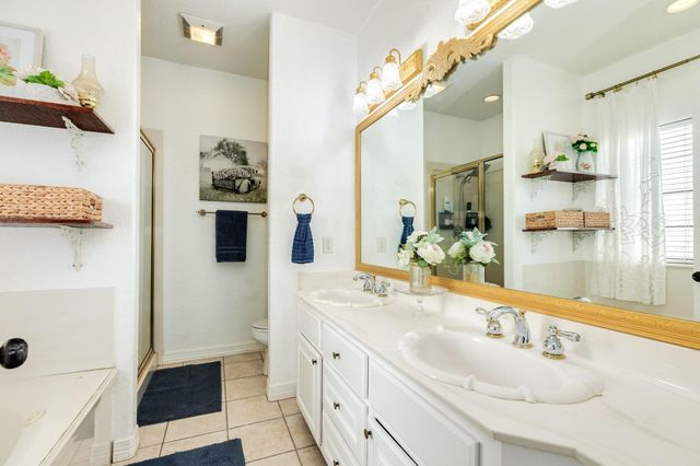 429 N Amherst Drive, West Columbia, TX 77486