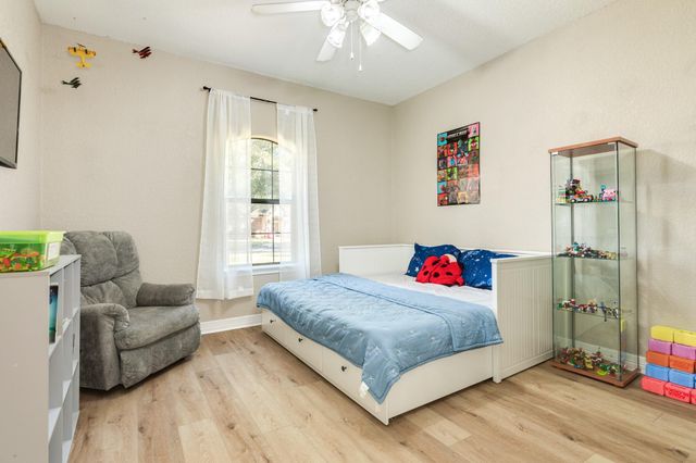 429 N Amherst Drive, West Columbia, TX 77486