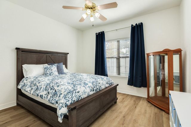 429 N Amherst Drive, West Columbia, TX 77486