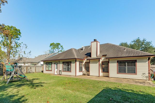 429 N Amherst Drive, West Columbia, TX 77486