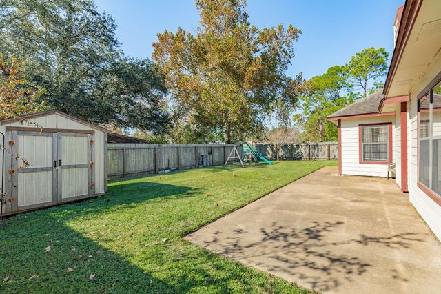 429 N Amherst Drive, West Columbia, TX 77486