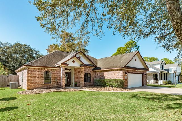 429 N Amherst Drive, West Columbia, TX 77486