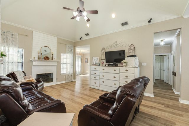 429 N Amherst Drive, West Columbia, TX 77486