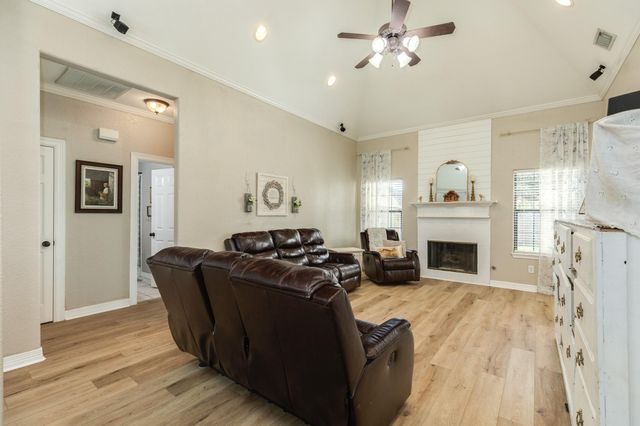 429 N Amherst Drive, West Columbia, TX 77486