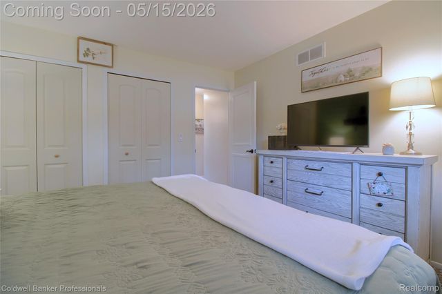 5866 Willow Creek Drive, Canton Charter Township, MI 48187