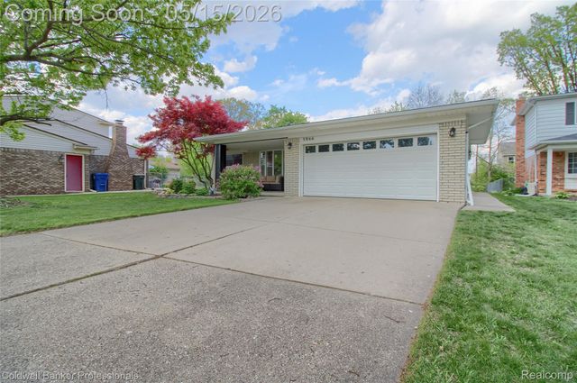 5866 Willow Creek Drive, Canton Charter Township, MI 48187
