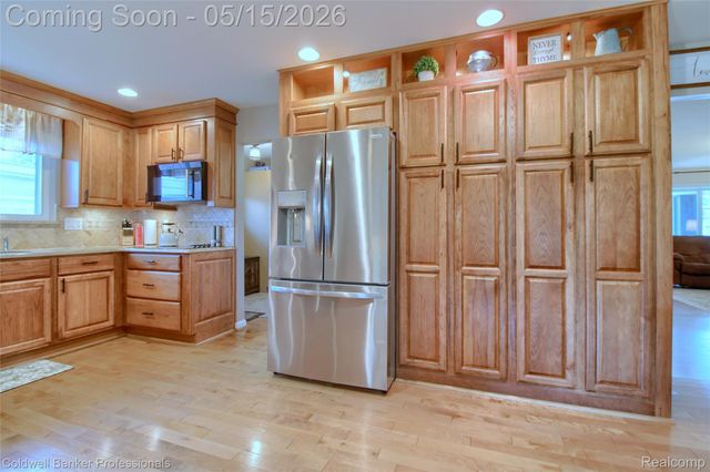 5866 Willow Creek Drive, Canton Charter Township, MI 48187