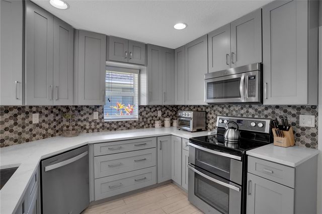 5910 OAK MILL TERRACE, Palmetto, FL 34221