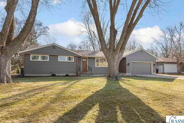 2028 Roe Crest Drive, North Mankato, MN 56003