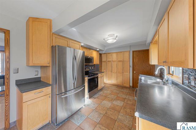 2028 Roe Crest Drive, North Mankato, MN 56003