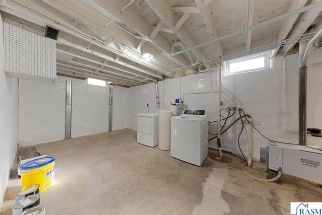 2028 Roe Crest Drive, North Mankato, MN 56003