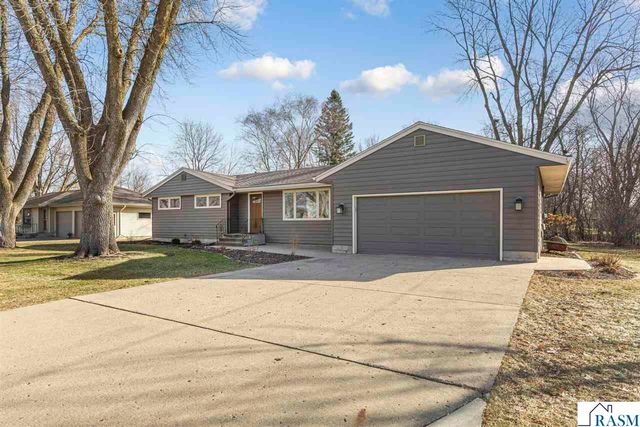 2028 Roe Crest Drive, North Mankato, MN 56003