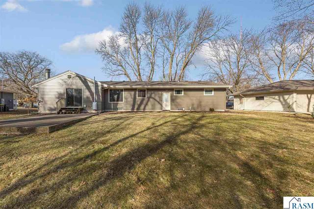 2028 Roe Crest Drive, North Mankato, MN 56003