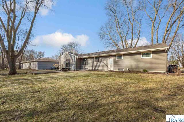 2028 Roe Crest Drive, North Mankato, MN 56003