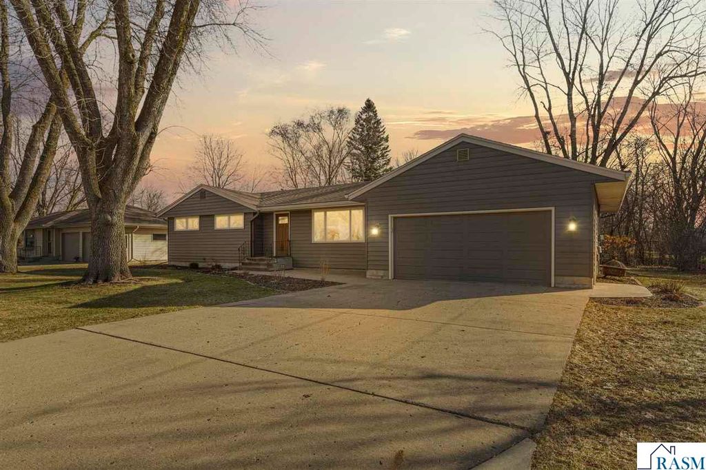 2028 Roe Crest Drive, North Mankato, MN 56003