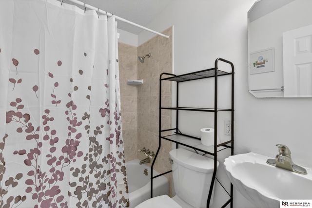 1014 W 31 Avenue, Bellevue, NE 68005