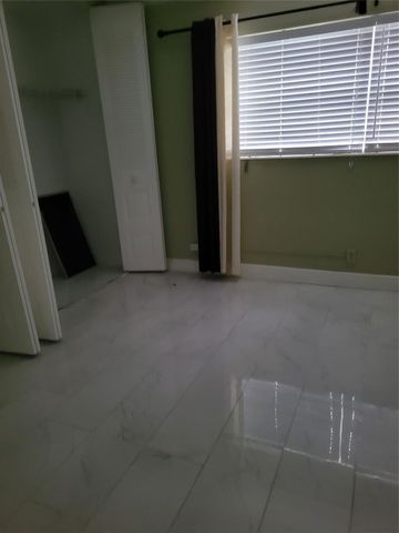 4805 NW 35th Street L-416, Lauderdale Lakes, FL 33319