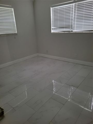 4805 NW 35th Street L-416, Lauderdale Lakes, FL 33319