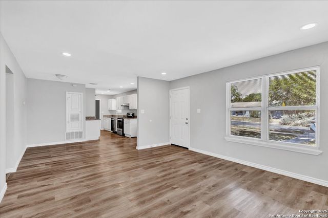 450 Millwood Ln, San Antonio, TX 78216