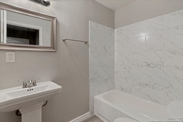 450 Millwood Ln, San Antonio, TX 78216