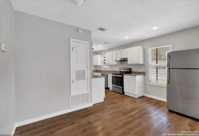 450 Millwood Ln, San Antonio, TX 78216