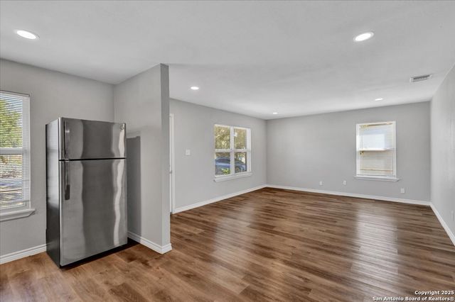 450 Millwood Ln, San Antonio, TX 78216