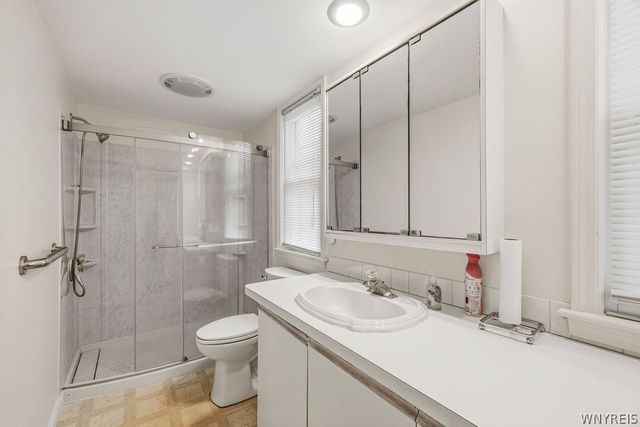 825 James Avenue, Niagara Falls, NY 14305